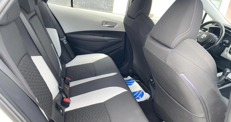 Toyota Corolla cena 71900 przebieg: 176500, rok produkcji 2019 z Poddębice małe 106